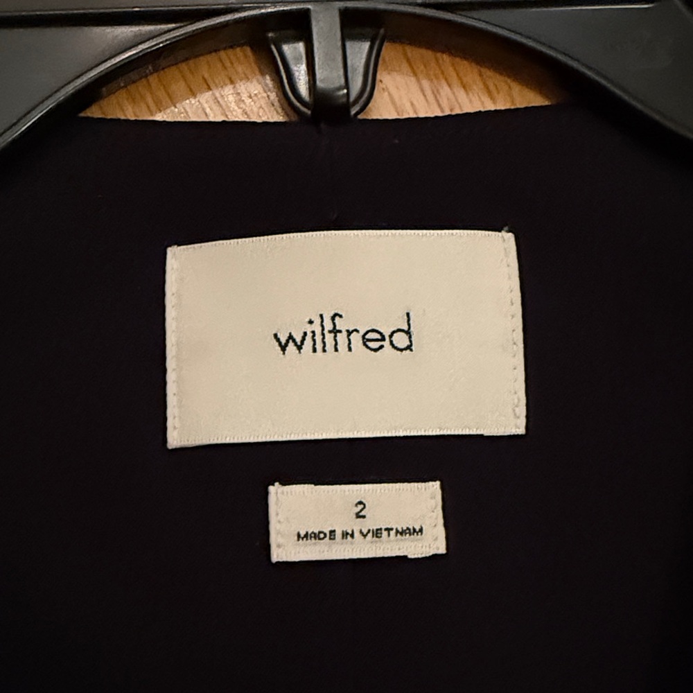 Aritzia Black V-neck Vest - Picture 5 of 5